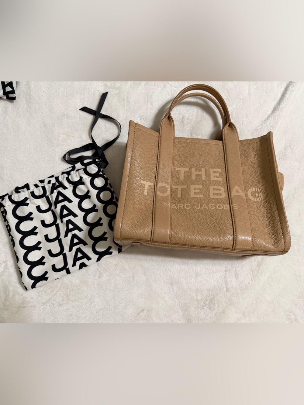 Marc Jacobs The Leather Medium Tote Bag